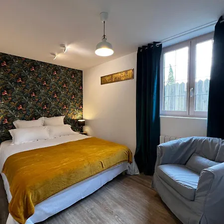 Le Petit Pressoir Bed & Breakfast *